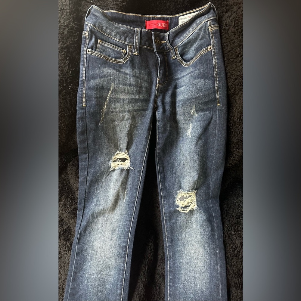 Preloved Guess Women's Medium Rise Curvy Skinny Jeans. Great condition 24 x 40